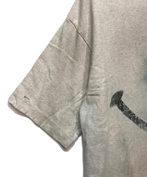 Maison MIHARA YASUHIRO（メゾン ミハラ ヤスヒロ）Maison MIHARA YASUHIRO (メゾン ミハラ ヤスヒロ) SMILY FACE PRINTED DISTRESSED TEE グレー サイズ:44の古着・服飾アイテム