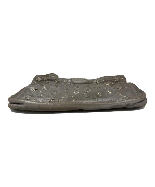 JIMMY CHOO（ジミーチュウ）JIMMY CHOO (ジミーチュウ) クラッチバッグ シルバーの古着・服飾アイテム