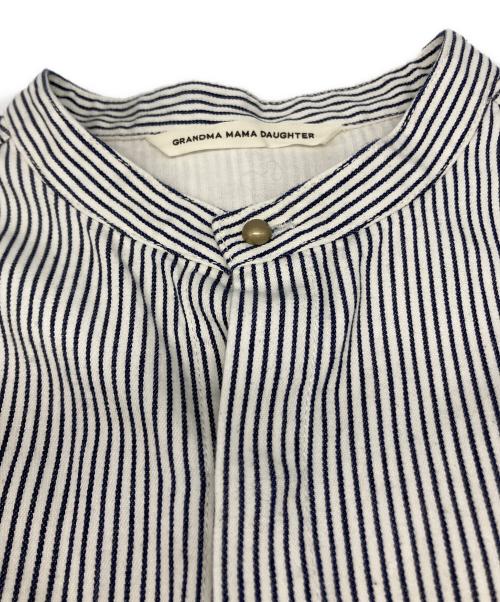GRANDMA MAMA DAUGHTER（グランマママドーター）GRANDMA MAMA DAUGHTER (グランマママドーター) ヒッコリーバンドカラーシャツワンピース ホワイトの古着・服飾アイテム