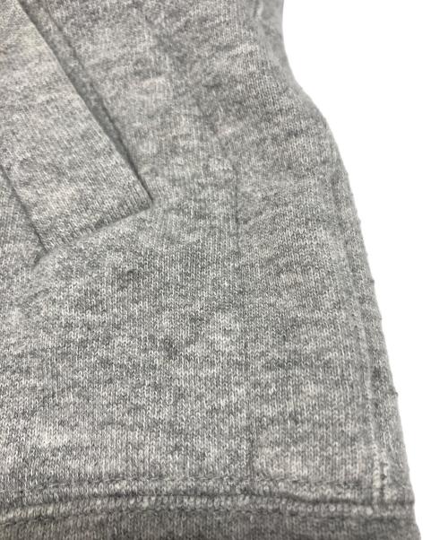 PLAY COMME des GARCONS（プレイコムデギャルソン）PLAY COMME des GARCONS (プレイコムデギャルソン) ハートワッペンジップパーカー グレー サイズ:Mの古着・服飾アイテム