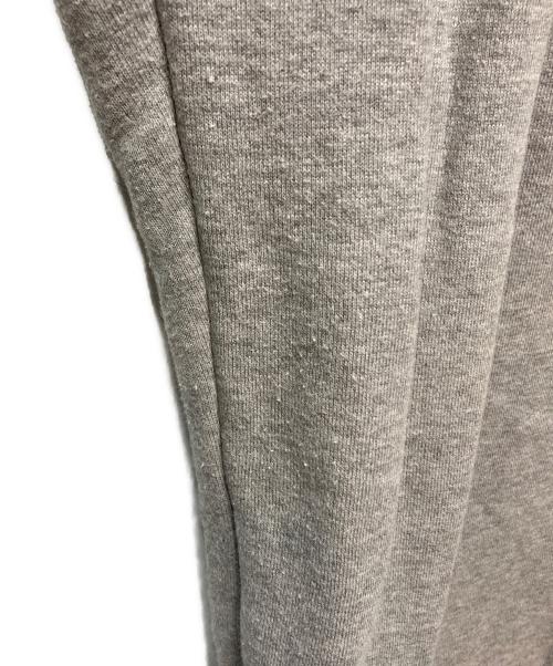 CLANE（クラネ）CLANE (クラネ) LOGO SWEAT TUCK WIDE PANTS グレーの古着・服飾アイテム