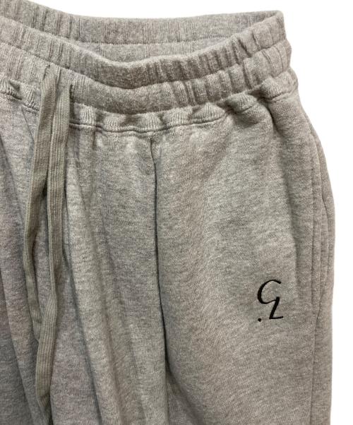 CLANE（クラネ）CLANE (クラネ) LOGO SWEAT TUCK WIDE PANTS グレーの古着・服飾アイテム