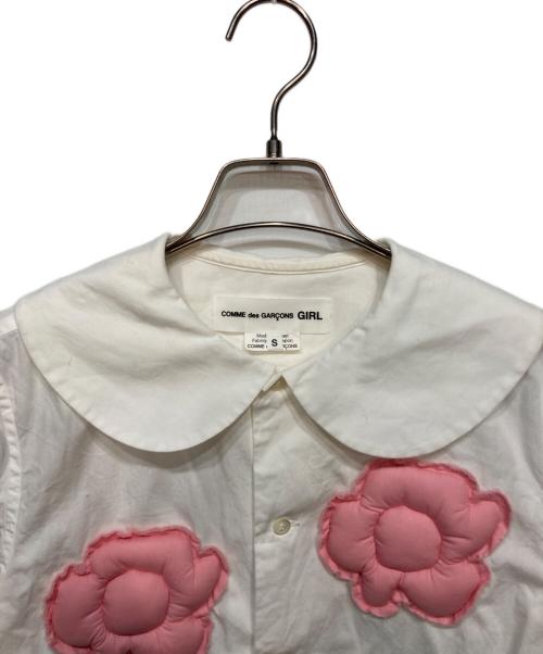 COMME des GARCONS GIRL（コムデギャルソンガール）COMME des GARCONS GIRL (コムデギャルソンガール) 丸襟 フラワーパッチブラウス ホワイト サイズ:Sの古着・服飾アイテム