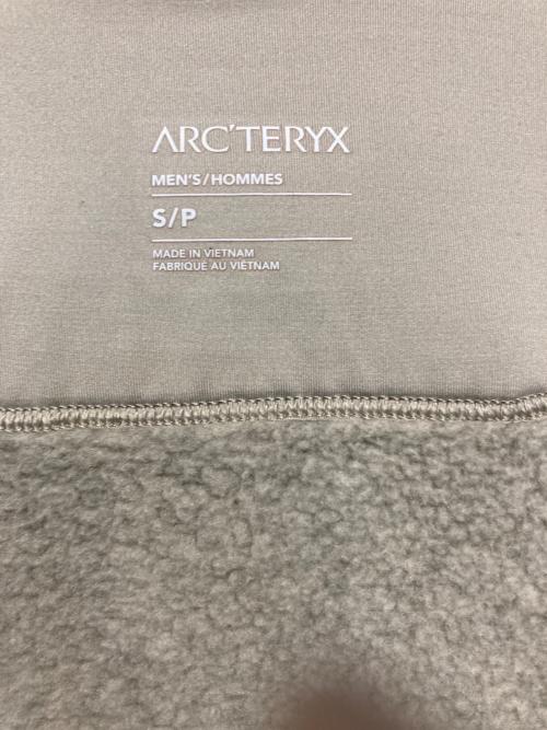 ARC'TERYX（アークテリクス）ARC'TERYX (アークテリクス) COVERT HOODY ベージュ サイズ:Sの古着・服飾アイテム