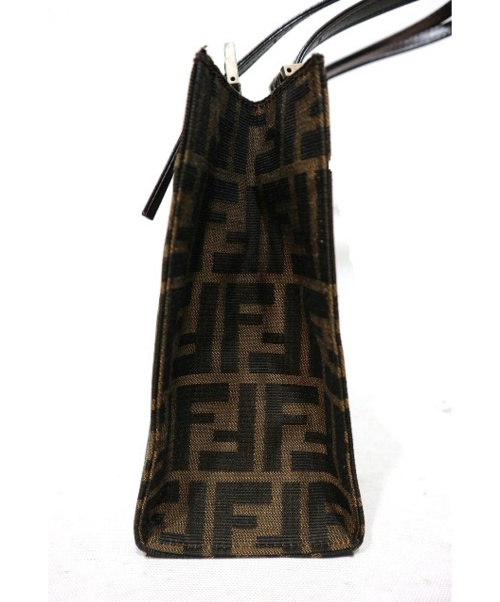 FENDI（フェンディ）FENDI (フェンディ) ズッカ柄トートバッグ ブラウン 0915808 1 002の古着・服飾アイテム
