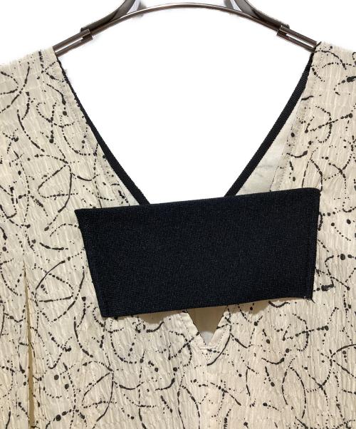 heliopole（エリオポール）heliopole (エリオポール) DEVEAUX BI-COLOR PRINT N/S DRESS アイボリー×ブラック サイズ:FREEの古着・服飾アイテム