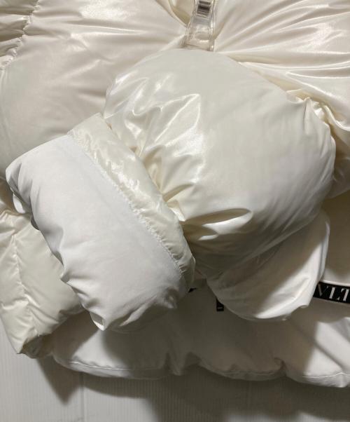 VALENTINO（ヴァレンティノ）VALENTINO (ヴァレンティノ) VLTNパッチダウンジャケット ホワイト サイズ:ｘｓの古着・服飾アイテム