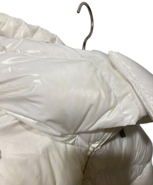 VALENTINO（ヴァレンティノ）VALENTINO (ヴァレンティノ) VLTNパッチダウンジャケット ホワイト サイズ:ｘｓの古着・服飾アイテム