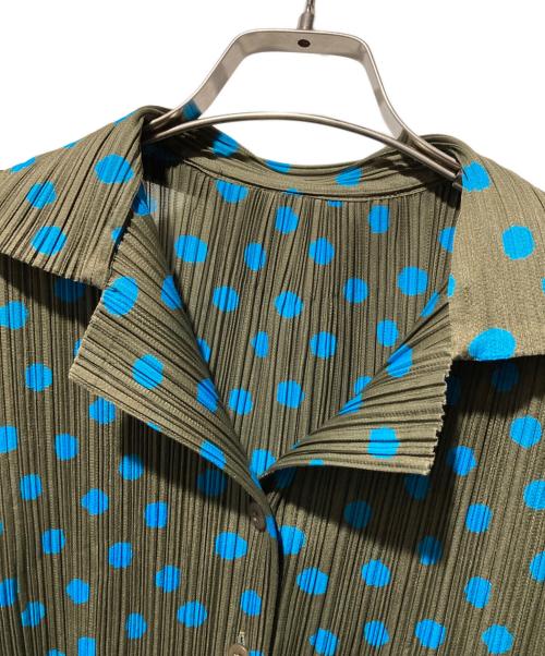 PLEATS PLEASE（プリーツプリーズ）PLEATS PLEASE (プリーツプリーズ) ドット柄ノースリーブプリーツシャツ グリーン×ブルー サイズ:3の古着・服飾アイテム