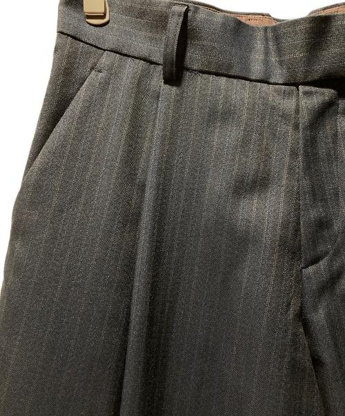 KOLOR（カラー）KOLOR (カラー) ウール ポリエステル タック テーパード ピンストライプ スラックス パンツ ネイビー×ブルー サイズ:1の古着・服飾アイテム