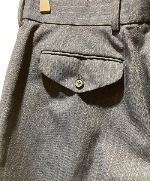 KOLOR（カラー）KOLOR (カラー) ウール ポリエステル タック テーパード ピンストライプ スラックス パンツ ネイビー×ブルー サイズ:1の古着・服飾アイテム