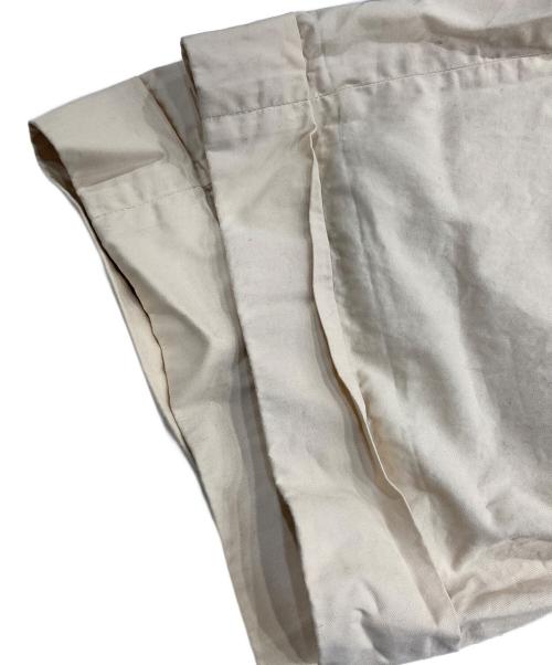 maison kitsune（メゾンキツネ）MAISON KITSUNE (メゾンキツネ) メゾンキツネ ロゴ刺繍 ワイドレッグパンツ アイボリー サイズ:34の古着・服飾アイテム