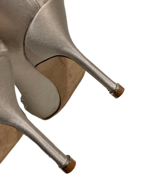 Manolo Blahnik（マノロブラニク）Manolo Blahnik (マノロブラニク) HANGISビジューヒールパンプス ベージュ サイズ:37の古着・服飾アイテム