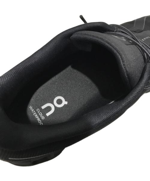 on（オン）On (オン) クラウド6 ウォータープルーフ 防水 ランニングシューズ スニーカー ブラック サイズ:27の古着・服飾アイテム