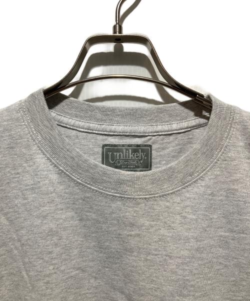 Unlikely（アンライクリー）Unlikely (アンライクリー) NEPENTHES (ネペンテス) LOGO POCKET T-SHIRT グレー サイズ:Mの古着・服飾アイテム