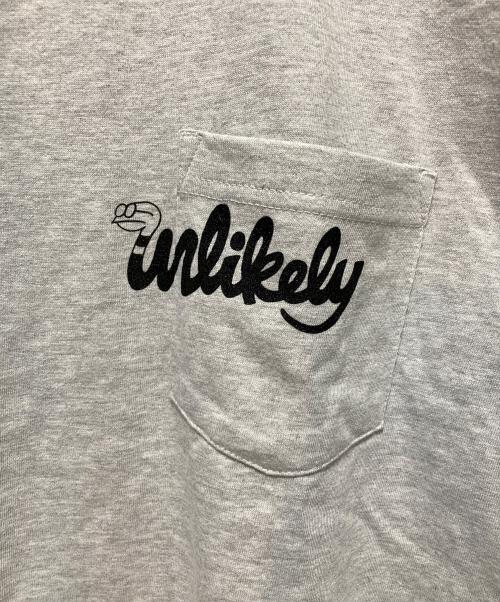 Unlikely（アンライクリー）Unlikely (アンライクリー) NEPENTHES (ネペンテス) ICON POCKET T-SHIRT グレー サイズ:Mの古着・服飾アイテム