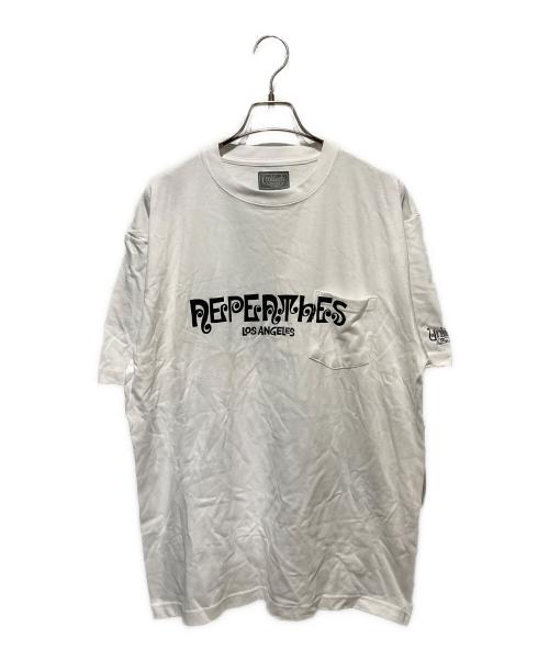 Unlikely（アンライクリー）Unlikely (アンライクリー) NEPENTHES (ネペンテス) LOGO POCKET T-SHIRT ロゴ ポケット Tシャツ ホワイト サイズ:Lの古着・服飾アイテム