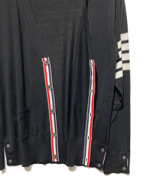 Thom Browne（トムブラウン）Thom Browne (トムブラウン) ウールクラシック4BAR Vネックカーディガン ブラック サイズ:２の古着・服飾アイテム