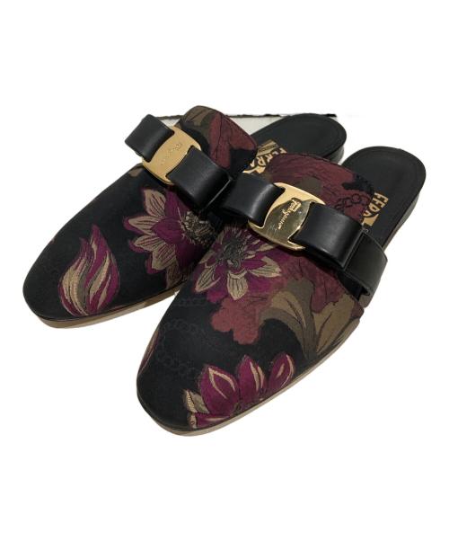 Salvatore Ferragamo（サルヴァトーレ フェラガモ）Salvatore Ferragamo (サルヴァトーレ フェラガモ) ヴァラリボンサンダル ブラック サイズ:50の古着・服飾アイテム