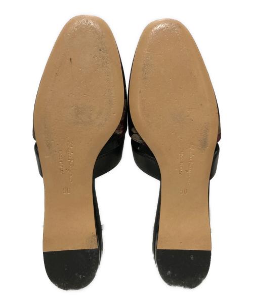 Salvatore Ferragamo（サルヴァトーレ フェラガモ）Salvatore Ferragamo (サルヴァトーレ フェラガモ) ヴァラリボンサンダル ブラック サイズ:50の古着・服飾アイテム