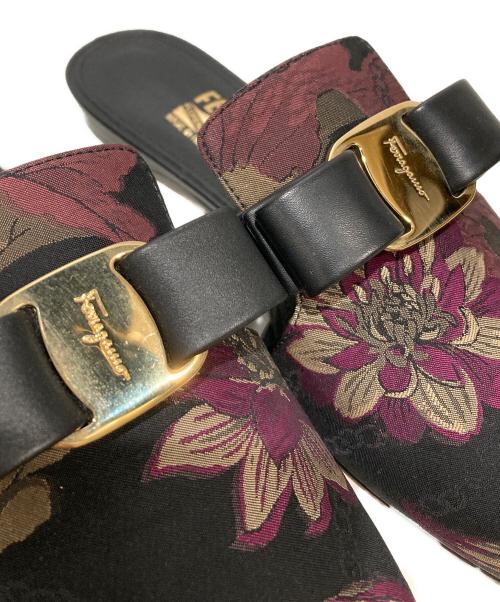 Salvatore Ferragamo（サルヴァトーレ フェラガモ）Salvatore Ferragamo (サルヴァトーレ フェラガモ) ヴァラリボンサンダル ブラック サイズ:50の古着・服飾アイテム