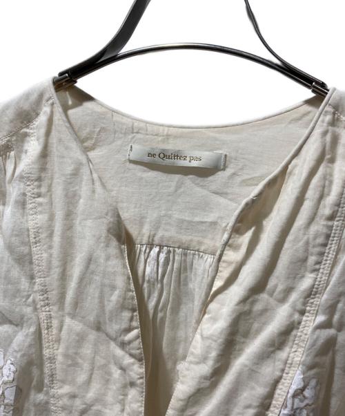 ne quittez pas（ヌキテパ）ne quittez pas (ヌキテパ) Cotton Voile Sedum Foil Print Gather Blouse ベージュ サイズ:ＦＲＥＥの古着・服飾アイテム