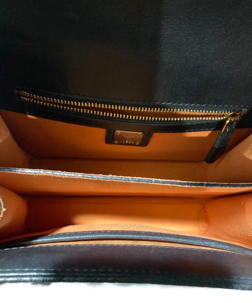 MCM（エムシーエム）MCM (エムシーエム) スタッズショルダーバッグ ブラックの古着・服飾アイテム