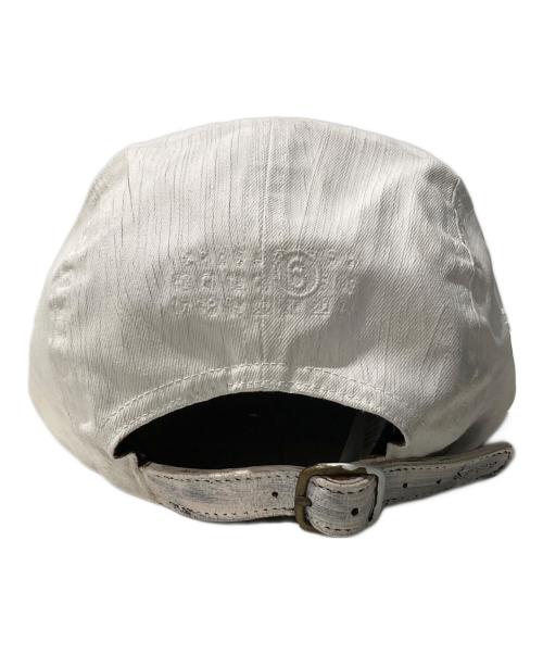 SUPREME（シュプリーム）SUPREME (シュプリーム) MM6 Maison Margiela (エムエムシックスメゾンマルジェラ) PAINTED CAMP CAP ホワイト サイズ:ONE SIZEの古着・服飾アイテム