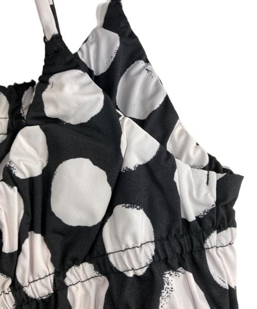 OMMO（オーエムエムオー）OMMO (オーエムエムオー) IRREGULAR SHIRRING CAMI OP ブラック×ホワイト サイズ:38の古着・服飾アイテム