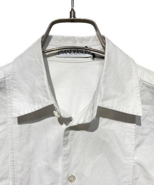 J.W.ANDERSON（ジェイダブリューアンダーソン）J.W.ANDERSON (ジェイダブリューアンダーソン) TUXEDO ROUND HEM SHIRT ホワイト サイズ:06の古着・服飾アイテム