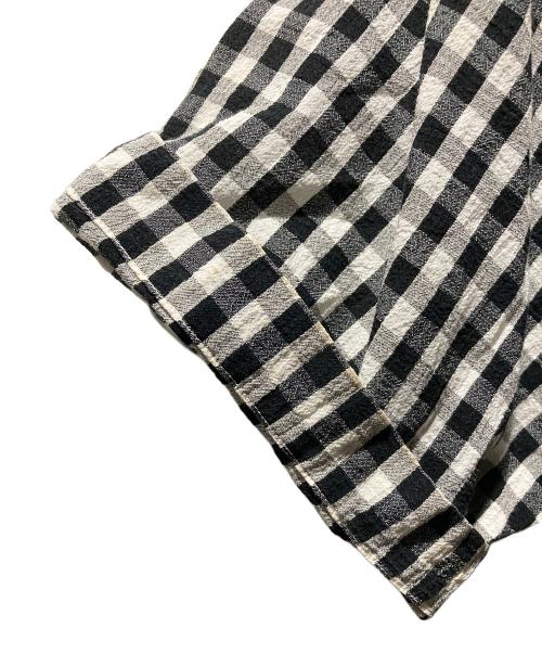 ISSEY MIYAKE（イッセイミヤケ）ISSEY MIYAKE (イッセイミヤケ) 半袖シャツ ブラック×ホワイト サイズ:Mの古着・服飾アイテム