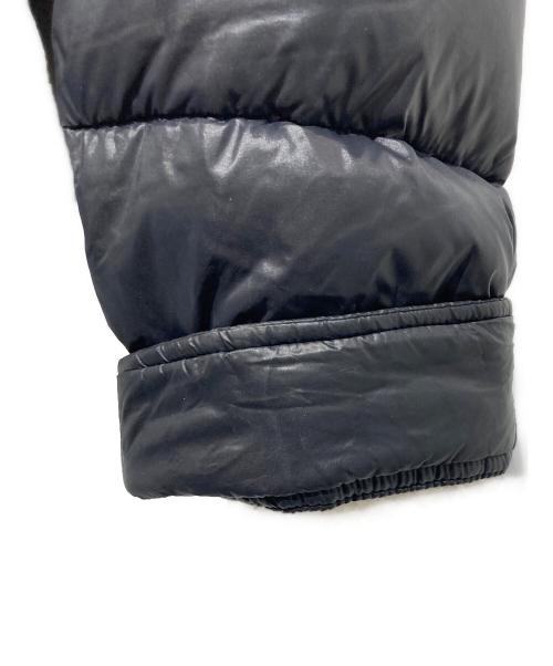 PRADA（プラダ）PRADA (プラダ) 三角ロゴプレートダウンジャケット ブラック サイズ:48の古着・服飾アイテム