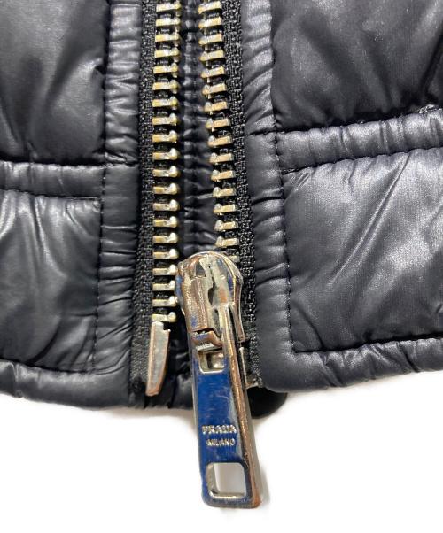 PRADA（プラダ）PRADA (プラダ) 三角ロゴプレートダウンジャケット ブラック サイズ:48の古着・服飾アイテム