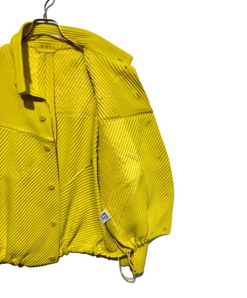 HOMME PLISSE ISSEY MIYAKE（オム プリッセ イッセイ ミヤケ）HOMME PLISSE ISSEY MIYAKE (オム プリッセ イッセイ ミヤケ) プリーツジャケット イエロー サイズ:2の古着・服飾アイテム