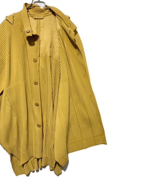 HOMME PLISSE ISSEY MIYAKE（オム プリッセ イッセイ ミヤケ）HOMME PLISSE ISSEY MIYAKE (オム プリッセ イッセイ ミヤケ) KITEプリーツコート イエロー サイズ:1の古着・服飾アイテム