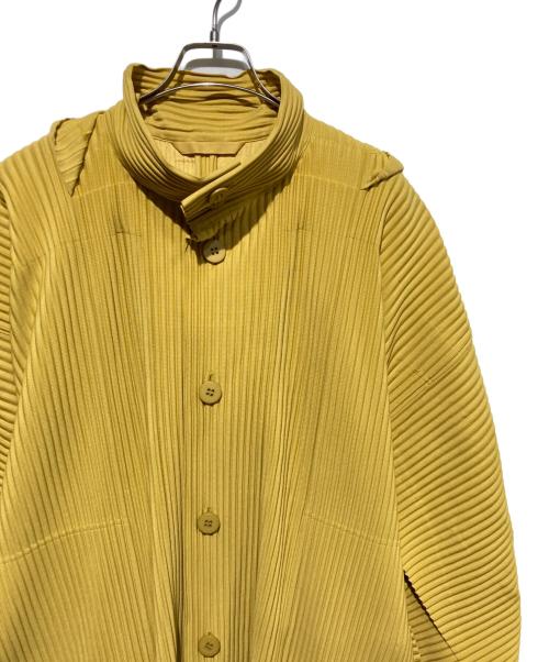 HOMME PLISSE ISSEY MIYAKE（オム プリッセ イッセイ ミヤケ）HOMME PLISSE ISSEY MIYAKE (オム プリッセ イッセイ ミヤケ) KITEプリーツコート イエロー サイズ:1の古着・服飾アイテム
