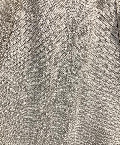 HOME PLISSE ISSEYMIYAKE（イッセイミヤケ）HOME PLISSE ISSEYMIYAKE (イッセイミヤケ) INLAID KNIT ハーフパンツ ベージュ サイズ:FREEの古着・服飾アイテム