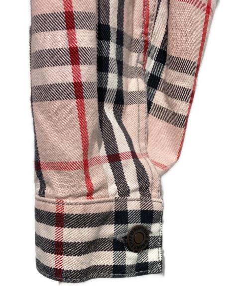 BURBERRY（バーバリー）BURBERRY (バーバリー) SUPREME (シュプリーム) 22SS DENIM TRUCKER JACKET ピンク サイズ:Mの古着・服飾アイテム