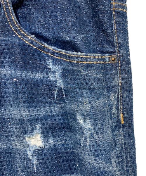 DSQUARED2（ディースクエアード）DSQUARED2 (ディースクエアード) クラッシュ加工ラインストーン付きスリムデニムパンツ インディゴ サイズ:54の古着・服飾アイテム