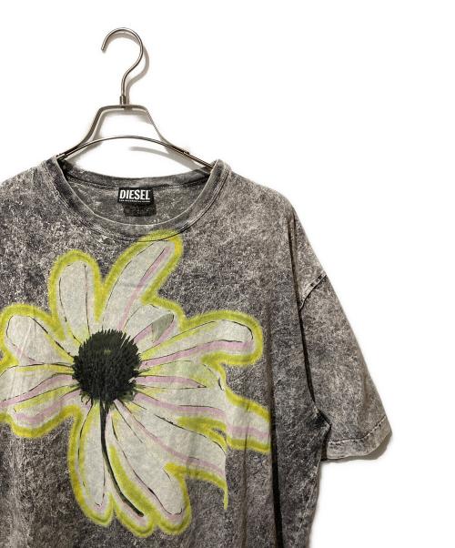 DIESEL（ディーゼル）DIESEL (ディーゼル) 花柄ウォッシュド加工Tシャツ/T-WASH-H3 グレー サイズ:Lの古着・服飾アイテム