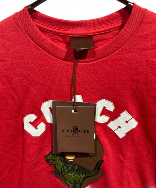 COACH（コーチ）COACH (コーチ) A BATHING APE (ア ベイシング エイプ) REXY TEE レッド サイズ:Sの古着・服飾アイテム