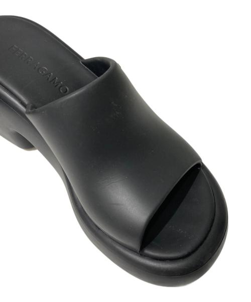 Salvatore Ferragamo（サルヴァトーレ フェラガモ）Salvatore Ferragamo (サルヴァトーレ フェラガモ) Deva プラットフォームラバーサンダル ブラック サイズ:8の古着・服飾アイテム