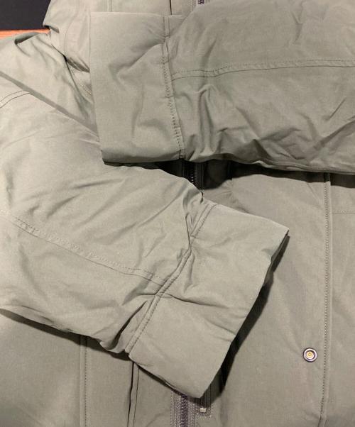 maison kitsune（メゾンキツネ）MAISON KITSUNE (メゾンキツネ) GOLDWIN (ゴールドウイン) Down Parka オリーブグリーン サイズ:Lの古着・服飾アイテム