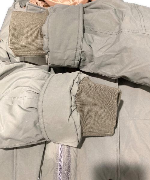 maison kitsune（メゾンキツネ）MAISON KITSUNE (メゾンキツネ) GOLDWIN (ゴールドウイン) Down Parka オリーブグリーン サイズ:Lの古着・服飾アイテム