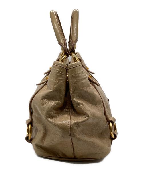 MIU MIU（ミュウミュウ）MIU MIU (ミュウミュウ) レザーハンドバッグ ベージュの古着・服飾アイテム