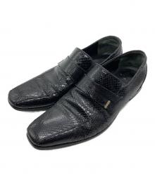 GUCCI（グッチ）の古着「スネークスキンローファー」｜ブラック