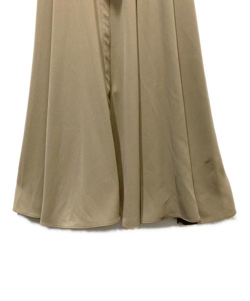 anuans（アニュアンス）anuans (アニュアンス) スキッパーネックスリットスリーブフレアワンピース ベージュ サイズ:FREEの古着・服飾アイテム