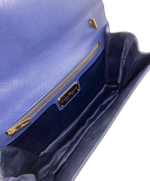 Salvatore Ferragamo（サルヴァトーレ フェラガモ）Salvatore Ferragamo (サルヴァトーレ フェラガモ) ヴァラリボンチェーンショルダーバッグ ブルーの古着・服飾アイテム