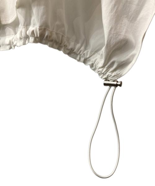 UN3D.（アンスリード）UN3D. (アンスリード) W TRIANGLE TUCK SH ホワイト サイズ:Sの古着・服飾アイテム