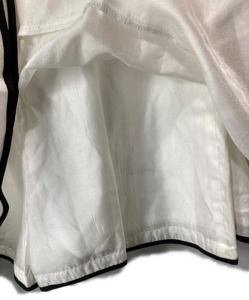 HER LIP TO（ハーリップトゥ）Her lip to (ハーリップトゥ) Bicolor Trim Flared Romper ホワイト サイズ:Mの古着・服飾アイテム